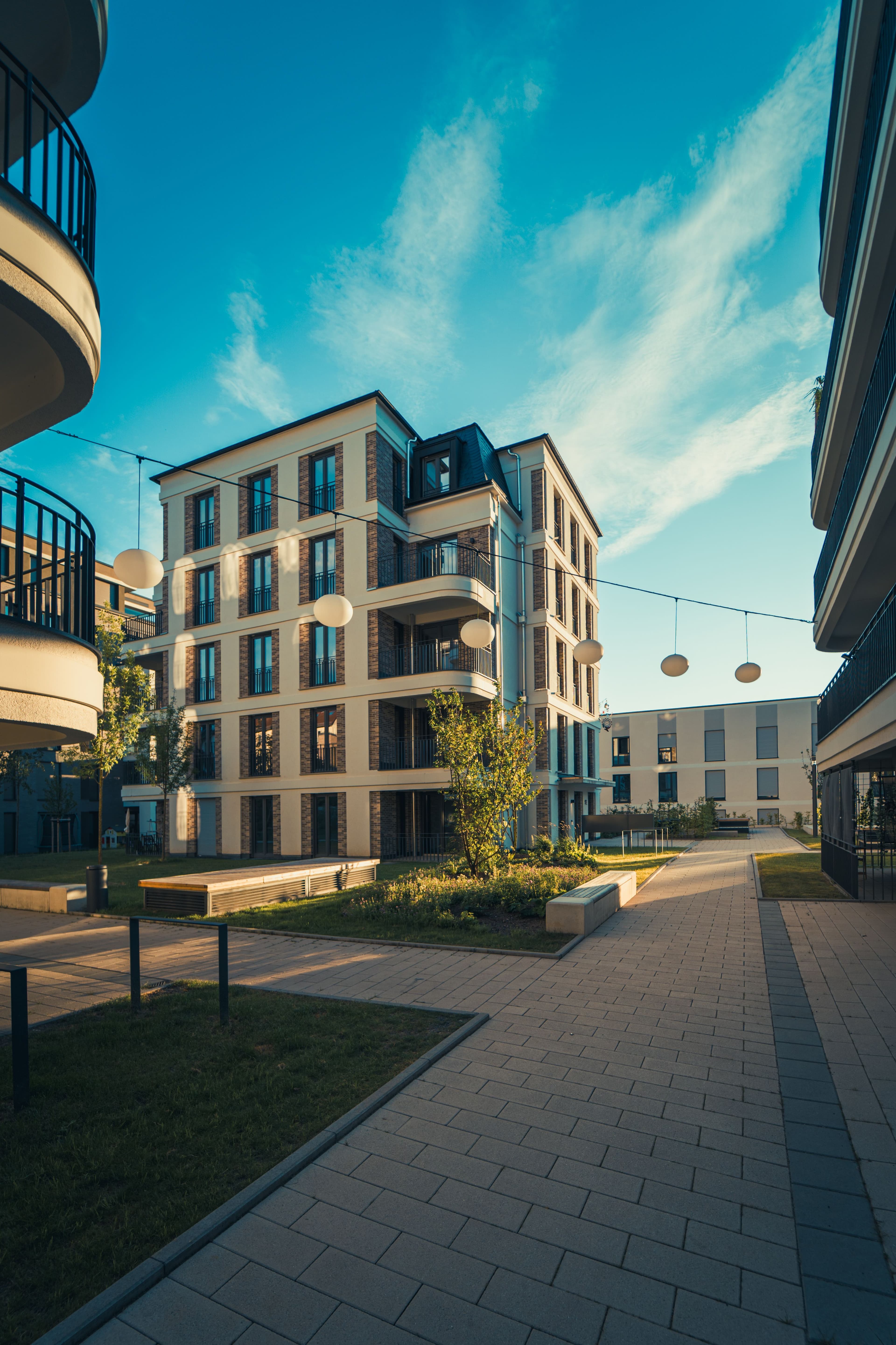 Edificio residencial al atardecer